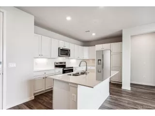 Photo #4: 2100742 Listing