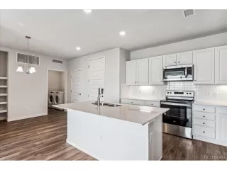 Photo #6: 2100742 Listing