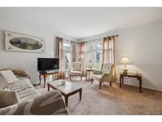 Photo #4: 2102928 Listing