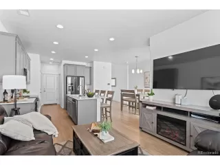 Photo #4: 2103536 Listing