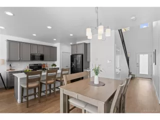 Photo #5: 2103536 Listing