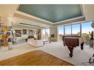 Photo #2: 2105645 Listing