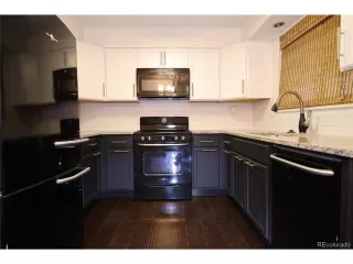 Photo #3: 2106836 Listing