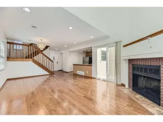 Photo #5: 2107178 Listing