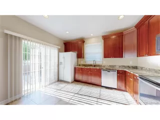 Photo #6: 2110538 Listing