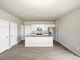 Photo #5: 2111932 Listing 