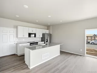 Photo #6: 2111932 Listing 