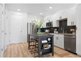 Photo #2: 2118714 Listing