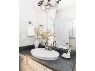 Photo #4: 2122938 Listing 