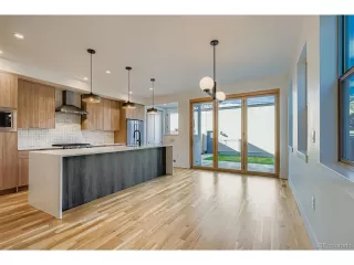 Photo #3: 2131893 Listing