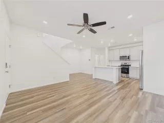 Photo #4: 2152842 Listing