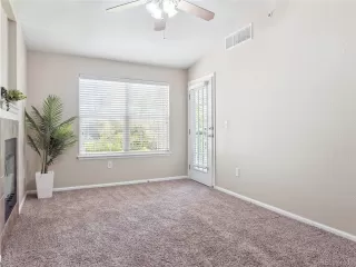 Photo #6: 2159742 Listing