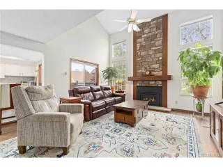 Photo #5: 2161946 Listing