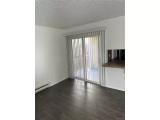 Photo #5: 2167692 Listing