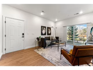 Photo #5: 2179973 Listing