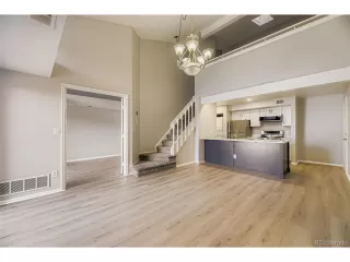 Photo #5: 2185898 Listing