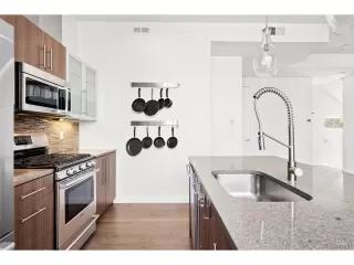 Photo #5: 2188985 Listing