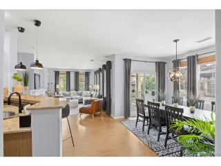 Photo #5: 2193947 Listing