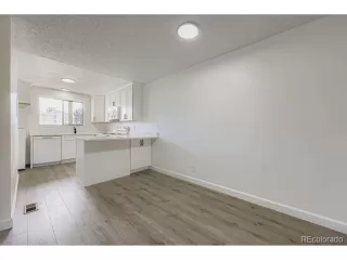 Photo #5: 2201181 Listing 