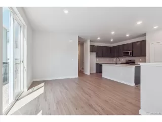 Photo #3: 2204069 Listing