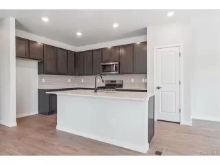 Photo #4: 2204069 Listing