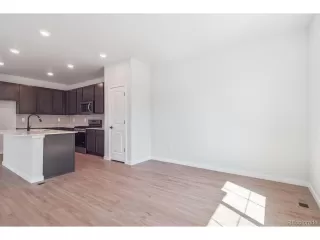 Photo #5: 2204069 Listing