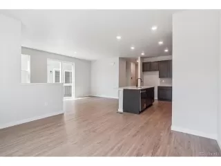 Photo #6: 2204069 Listing