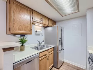 Photo #4: 2204131 Listing