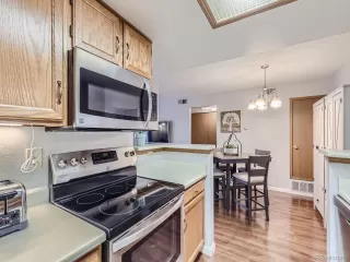 Photo #5: 2204131 Listing