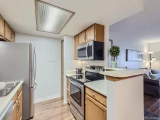 Photo #6: 2204131 Listing