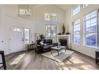 Photo #5: 2206984 Listing