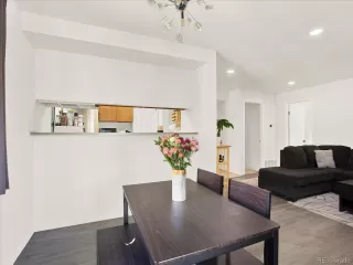 Photo #4: 2217718 Listing