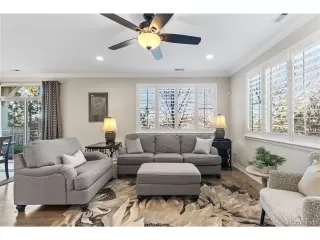 Photo #2: 2221641 Listing 