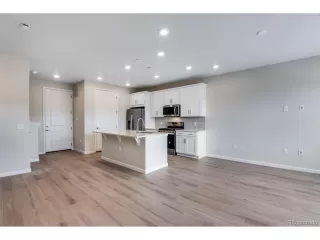 Photo #4: 2231802 Listing