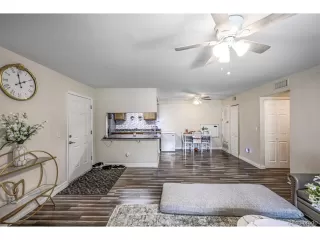 Photo #3: 2237386 Listing