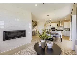 Photo #5: 2240978 Listing