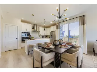 Photo #6: 2240978 Listing