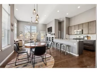 Photo #4: 2247936 Listing