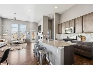 Photo #5: 2247936 Listing