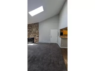 Photo #5: 2250217 Listing