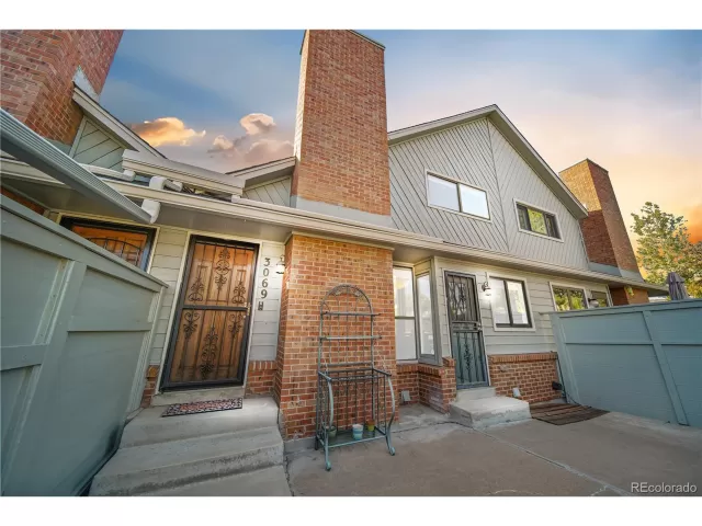 MLS: 2262343 Condo For Sale