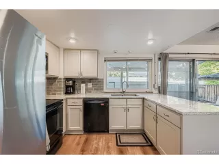 Photo #3: 2271926 Listing