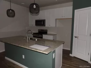 Photo #5: 2284784 Listing