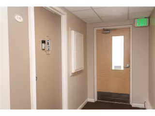 Photo #3: 2299943 Listing