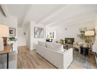 Photo #5: 2304093 Listing