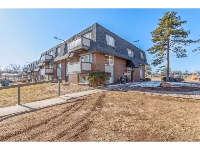 MLS: 2312031 Condo For Sale