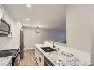 Photo #3: 2320958 Listing