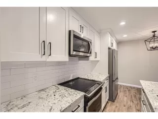 Photo #4: 2320958 Listing