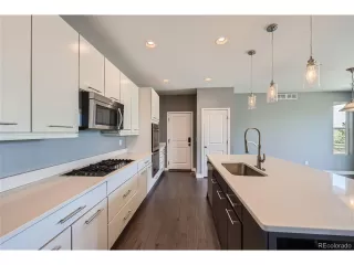 Photo #4: 2321987 Listing