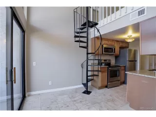 Photo #3: 2324417 Listing